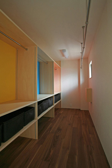 水廻りの隣に設けた家族の着替え室