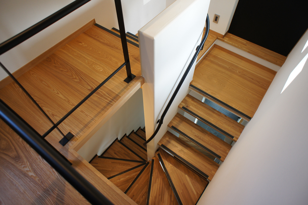 階段のノンスリップが大事