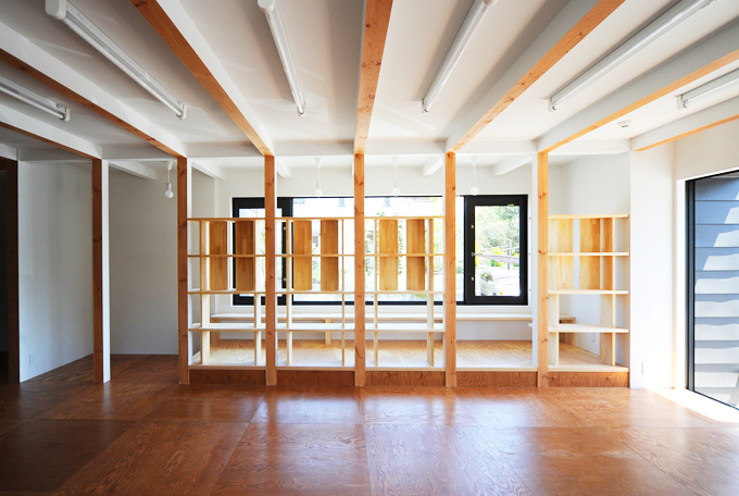 大きなワンルームとなっている1階