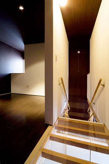 透明床の階段室