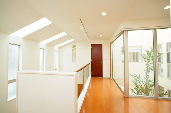 中庭とトップライト