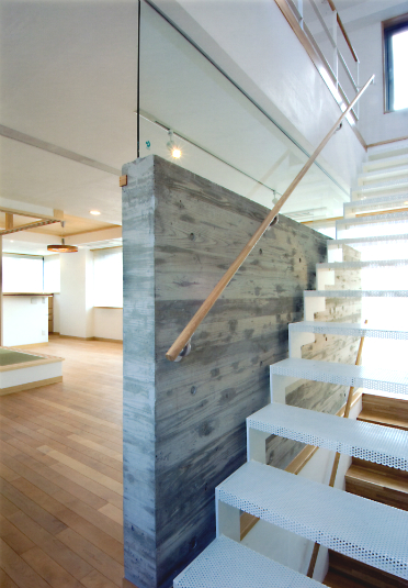 光と風の通るデザイン階段