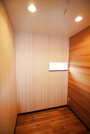 光が差し込む書斎