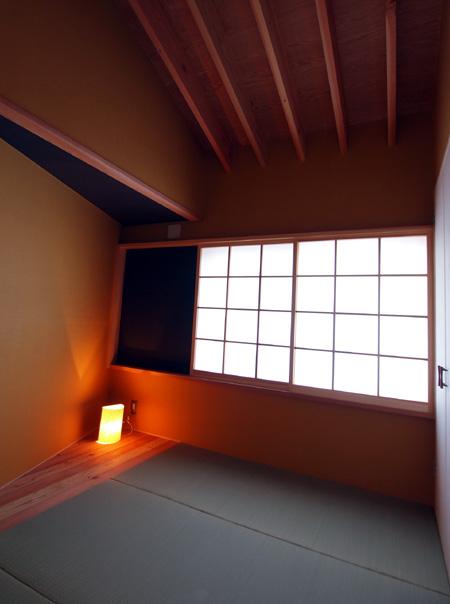 和室　壁：手漉き和紙