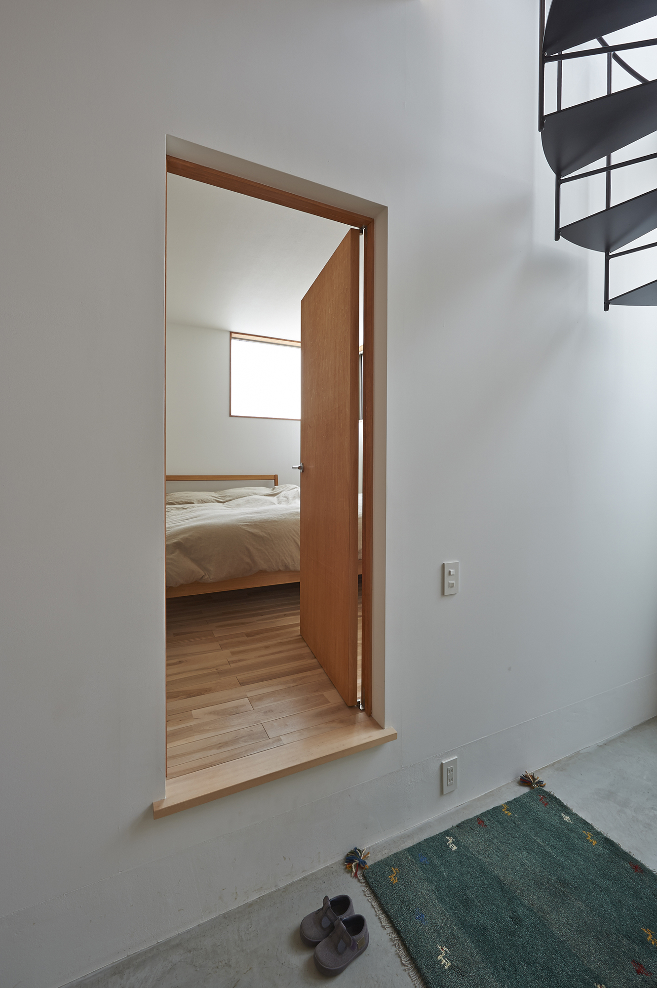 土間から寝室へ