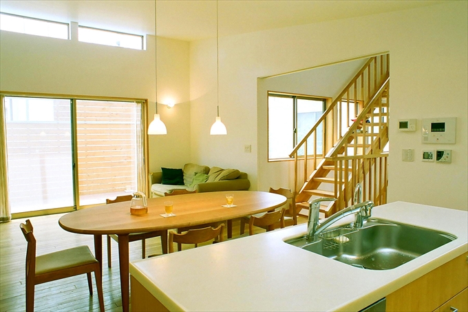 自然素材のダイニング・リビング
