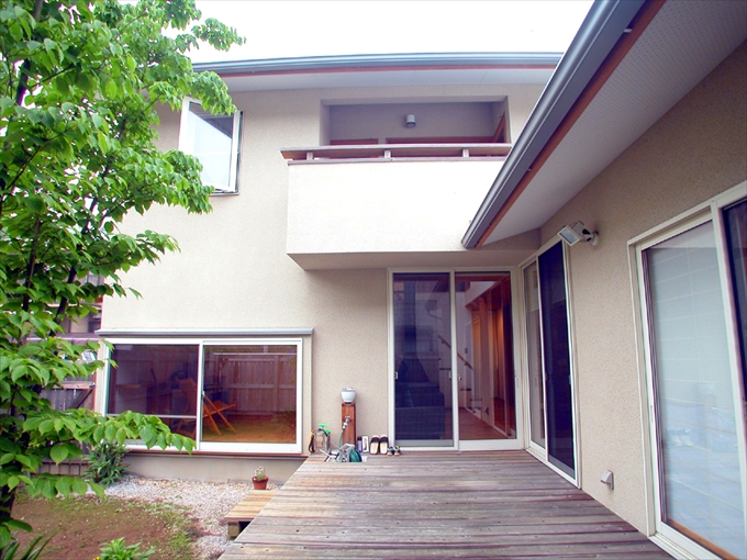 Ｌ字型に囲まれたデッキ