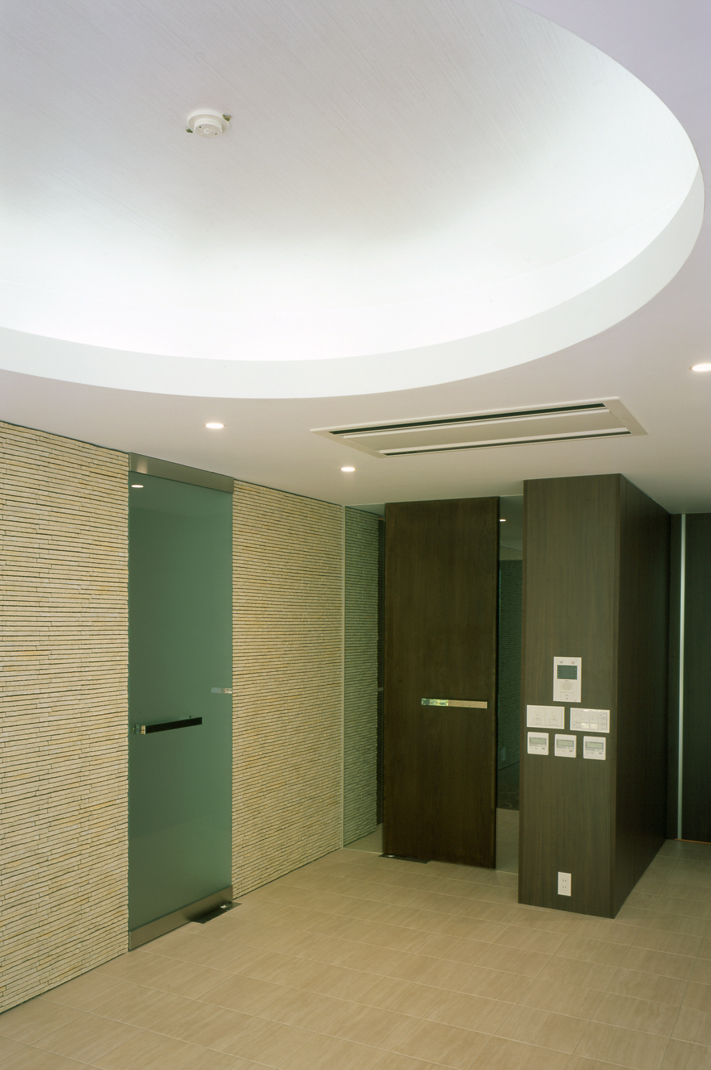 折り上げ天井のある玄関