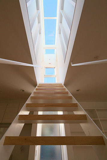 トップライトからの光が織り成す空間