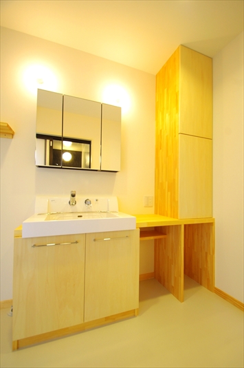 洗面台　造り付けの棚