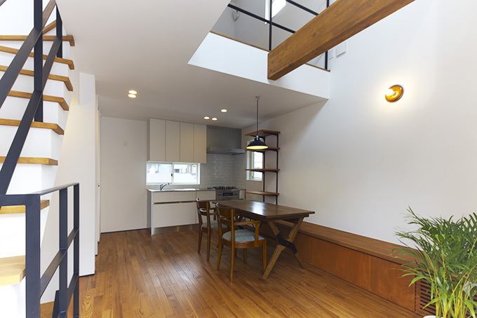 ウッド調でまとめた明るいLDK