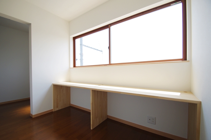２階廊下パブリックスペース　造作デスク