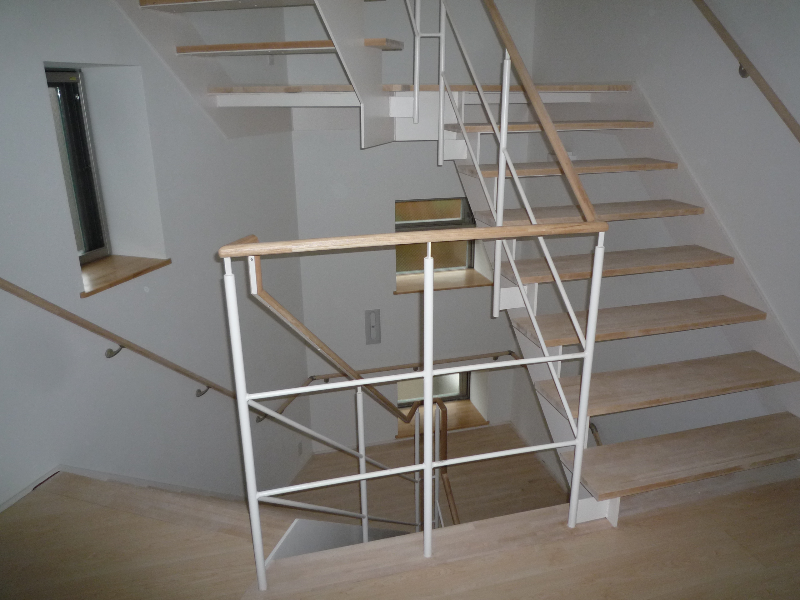 規則的に重なる三角型の階段