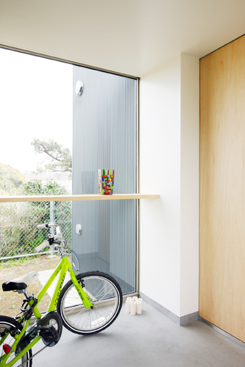 土間に置かれた自転車