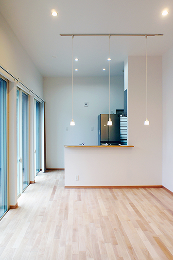 開放的なリビングキッチンの眺め