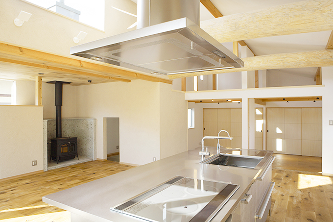 ステンレスのシンプルモダンなキッチン