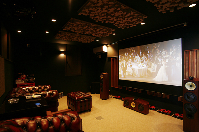 ラグジュアリーな雰囲気のプライベートシアター