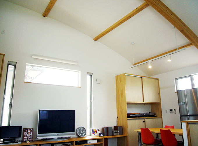 R屋根の形状を利用した天井