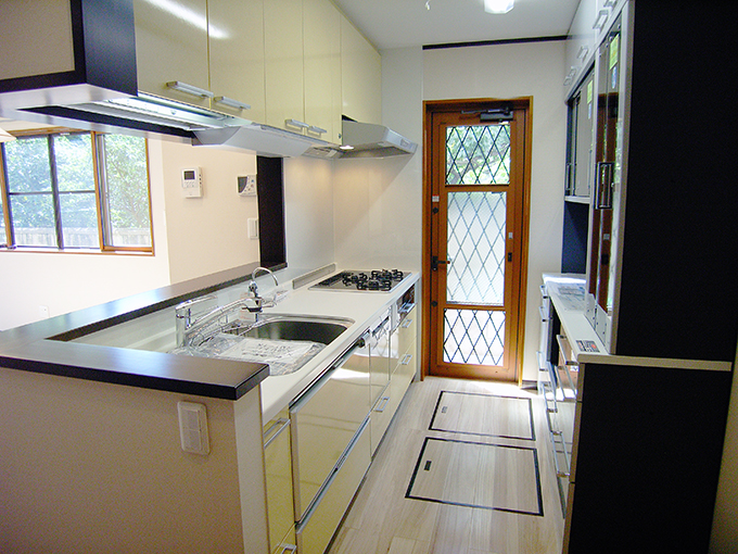 シンプルモダンスタイルの台所