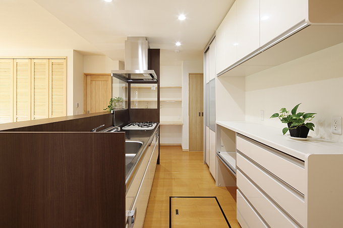 使い勝手を重視したスタイリッシュなキッチン