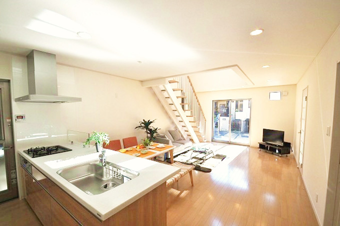 リビング窓からさしこむ陽光