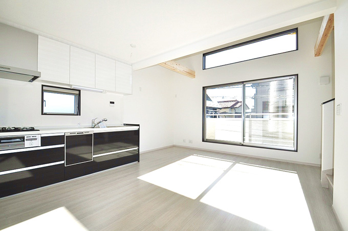 ワイドなキッチンカウンター