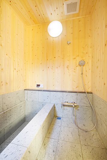 自然素材をふんだんに使ったバスルーム