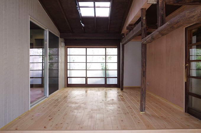 半屋外リビングダイニング