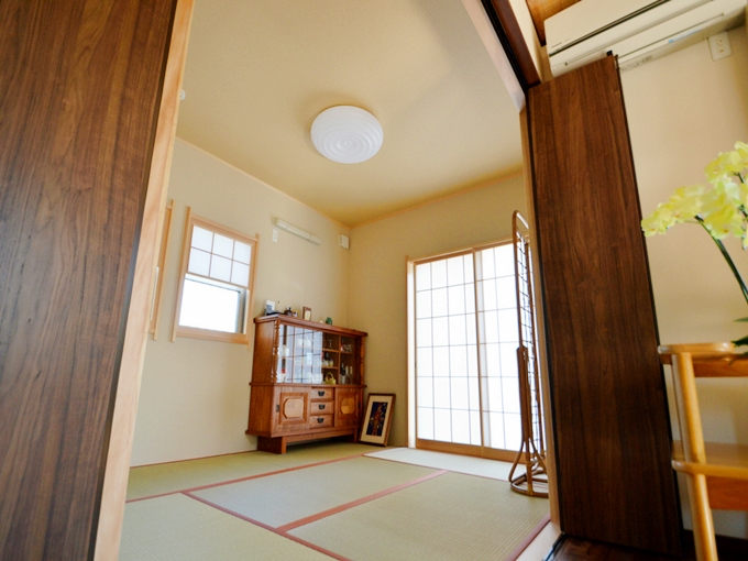 可動間仕切りで一体感を出しつつ個室にもなる和室