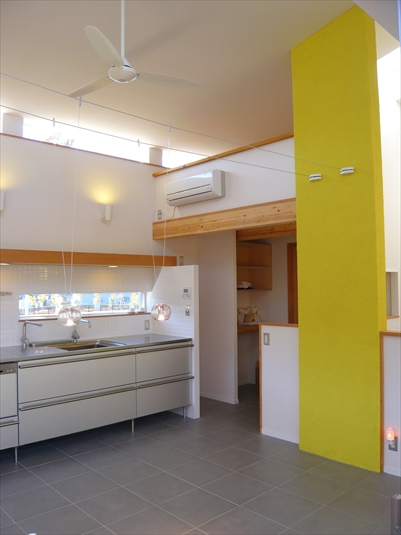 吹き抜けのダイニングキッチン