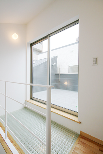 開放的なベランダへの動線