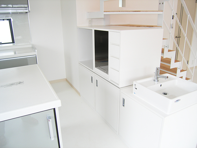 真白で統一されたキッチンスペース