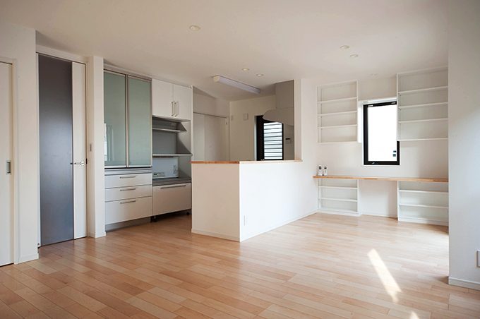 壁面収納を多く設けたLDK