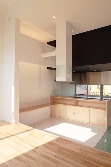 リビングに面するキッチンスペース