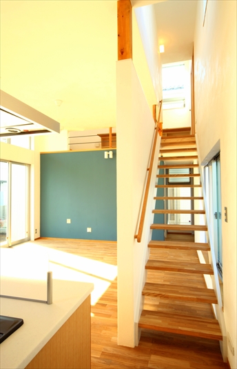 プレイコーナーへ上がる階段