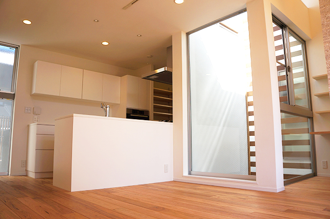 キッチン横の吹き抜けエリア
