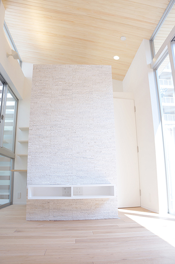 洋室に設置した洗面・収納スペース