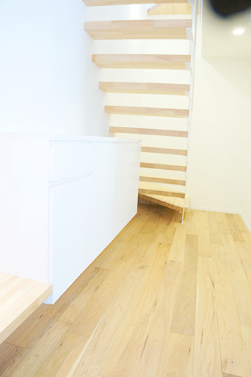 階段下の作り付け収納