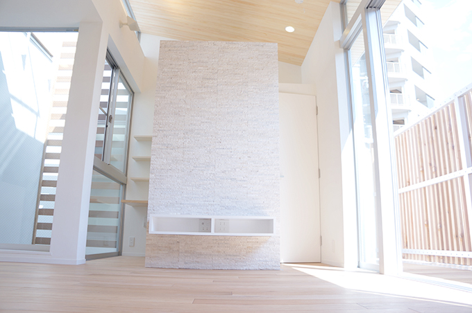 作り付けの収納スペース