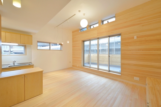 漆喰と檜の無垢材