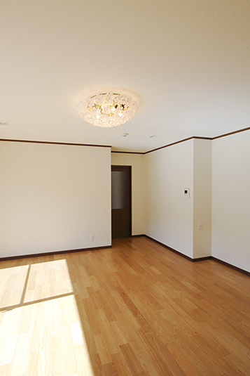 存在感のある照明が映える大空間