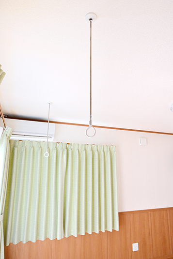 天井吊り下げタイプの室内物干し