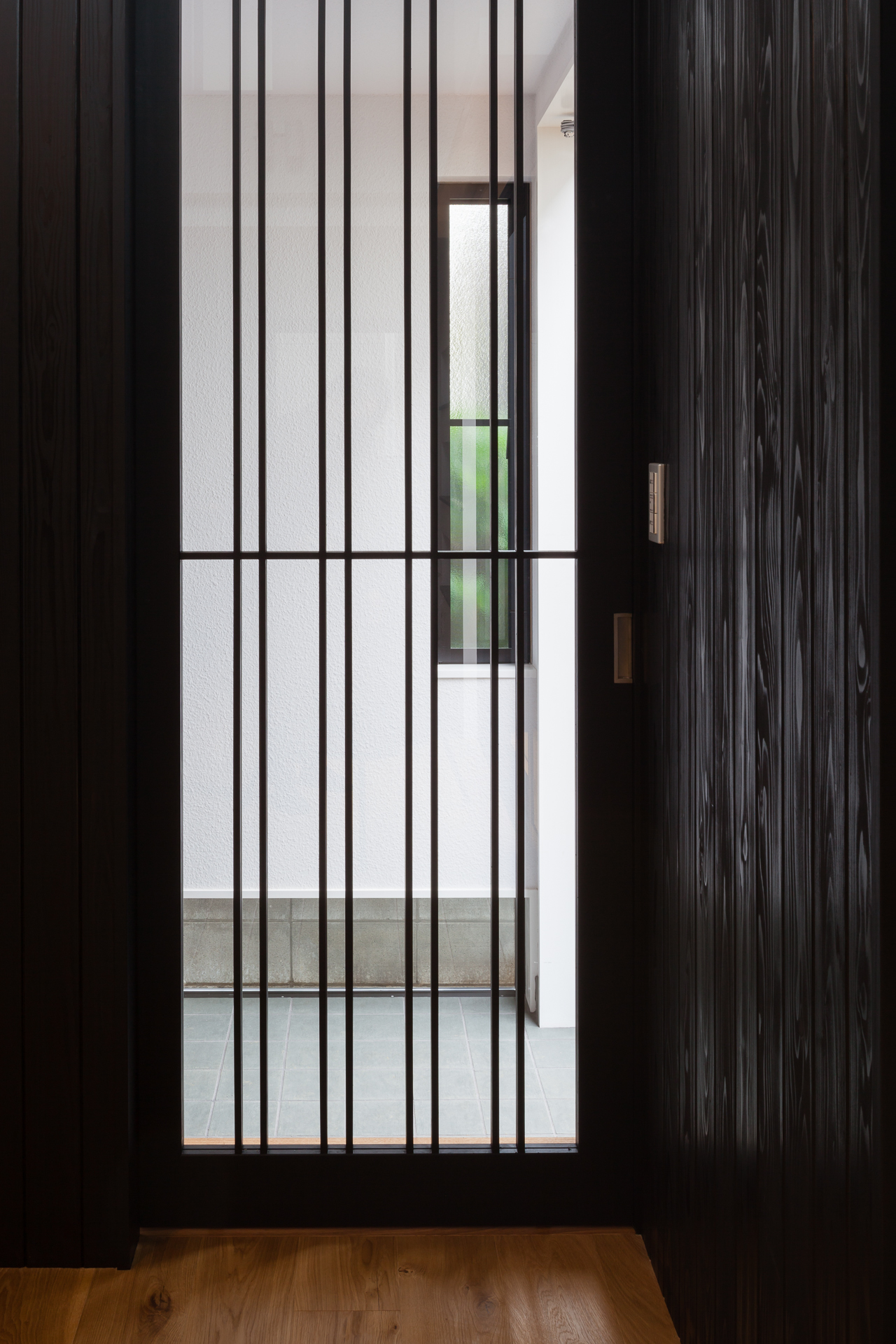 縦格子の硝子引戸