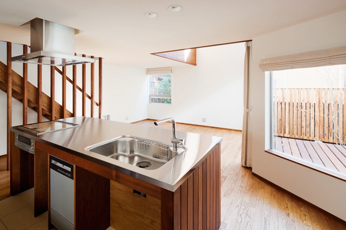 米杉無垢材で造作したアイランド型キッチン