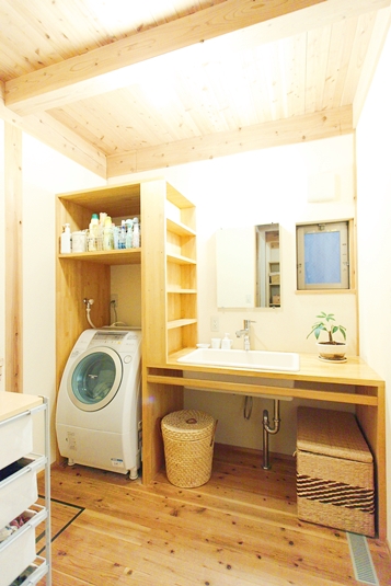 整然とした洗面脱衣室