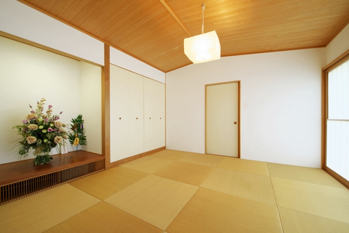 将来、二世帯住宅として住めるように平屋建てに設けた和室。