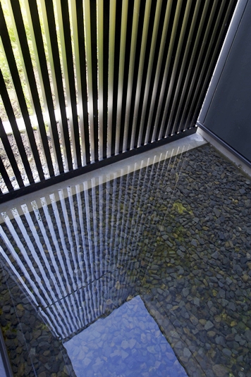 坪庭を眺める。