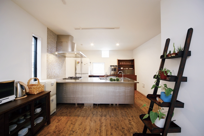 フルオープンでキッチンも広々と