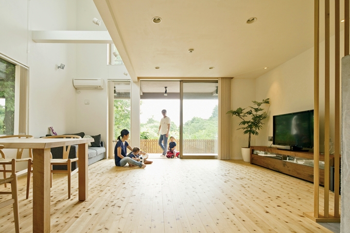 間仕切りを抑え広々と開放的な空間