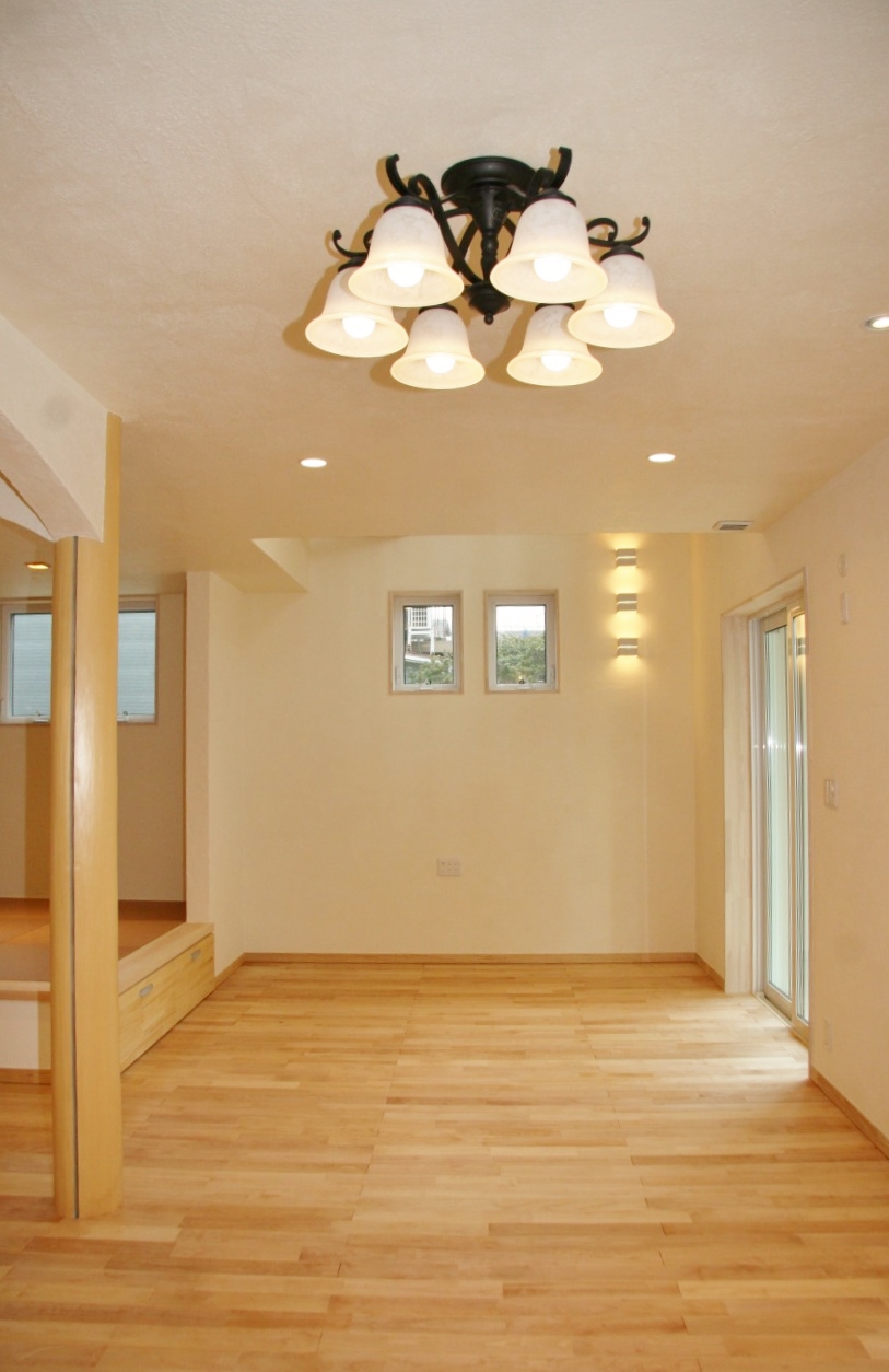 仕切り壁のないLDK空間